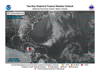 El sistema podría intensificarse rápidamente cerca de la costa de Honduras y Nicaragua, con avisos de huracán en algunas zonas. (NHC)