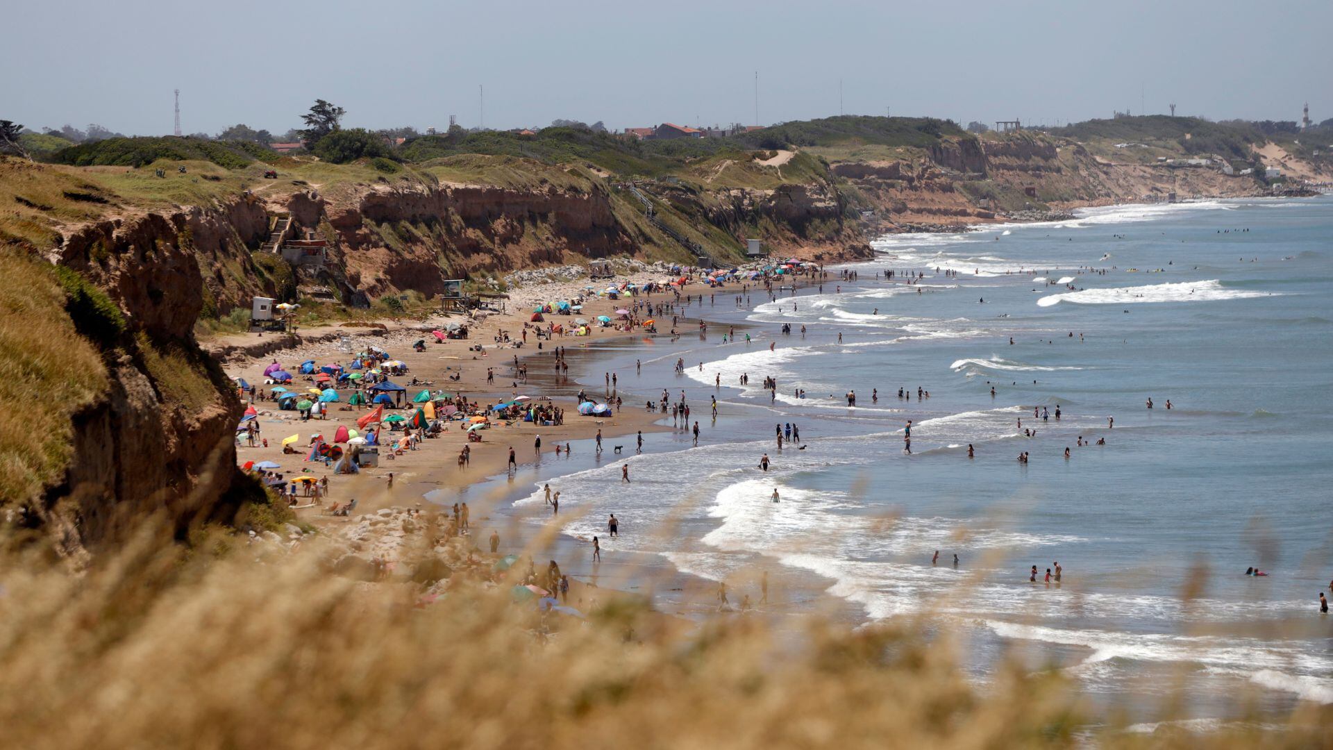 Se terminó el verano, pero muchos argentinos siguen eligiendo visitar la costa (Turismo Mar del Plata)