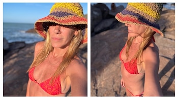 Díptico de una mujer con sombrero de paja multicolor, bikini rojo, pelo rubio, posando junto a rocas y el mar.