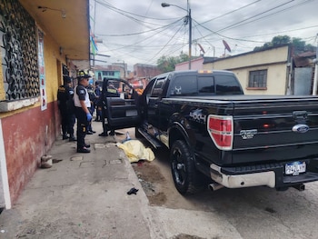 Un ataque armado cobró la vida del policía retirado Héctor Francisco Serrano Mazariegos en la zona 6 de la Ciudad de Guatemala.