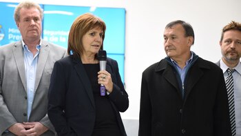 Gerardo Milman, con Patricia Bullrich y Lino Villar Cataldo, el médico enjuiciado por haber matado de cuatro tiros a un ladrón