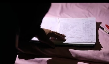 Los investigadores ubicaron documentos y equipos tecnológicos durante la Operación Rescate Soberano. Captura de video