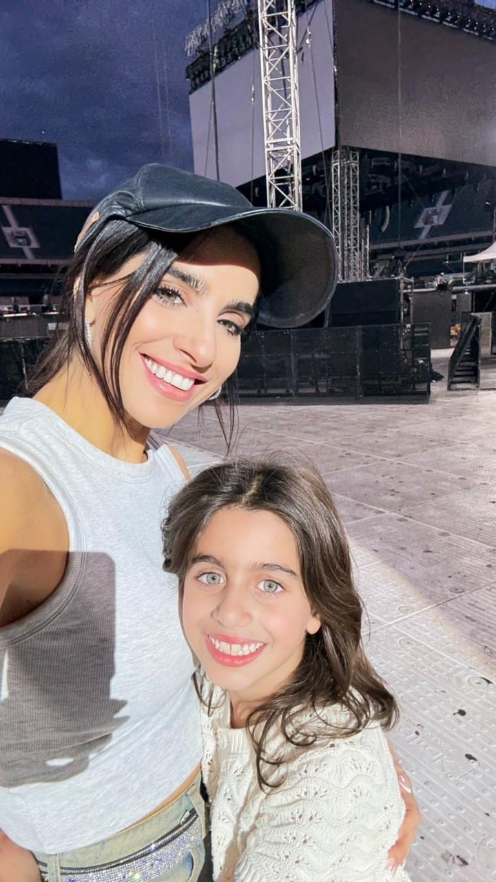 Gabriela Sari acompañó a su hija Donna durante su participación en los recitales de María Becerra