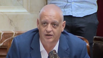 “Le entrego el símbolo de