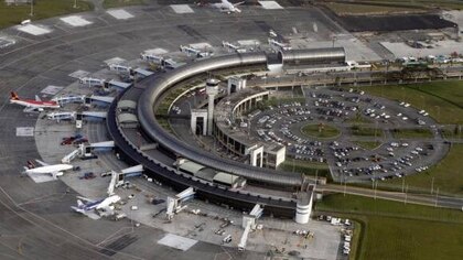 Aeropuerto de Medellín tiene cerrada su terminal: al menos cuatro vuelos tienen retrasos por el terrible aguacero