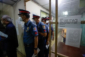 Cuatro oficiales de policía fueron