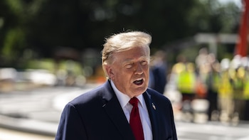 Trump niega que su "guerra económica" contra Irán implique opciones militares "limitadas"