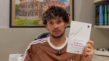 Un futbolista brasileño recomendó un libro en sus redes sociales y lo convirtió en el más vendido del país: “No lo creí al principio”