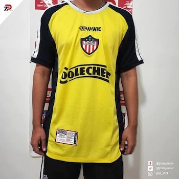 Esta fue la camiseta amarilla que utilizó Junior de Barranquilla en la final ante Atlético Nacional - crédito PhotShop Junior