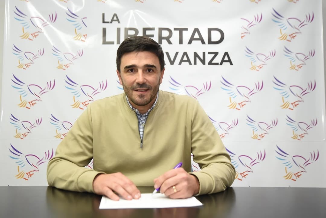 El día que Galli firmó para postularse como senador bonaerense