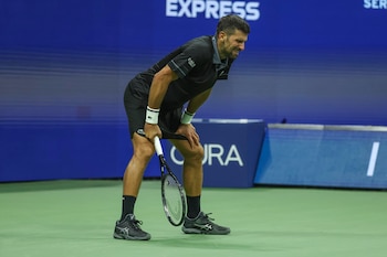 El tenista serbio Novak Djokovic durante el partido ante el argentino Mariano Navone (EFE/SARAH YENESEL)