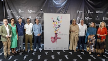 El pintor Fran Mora firma el cartel de la edición 52 del Festival de Huelva con "una explosión de luz y color"