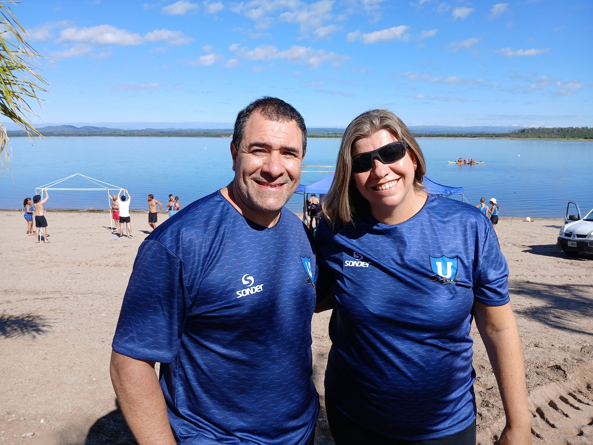 “Es volver a ser chico”, dice Manuel Vázquez sobre la experiencia en el agua, junto a Belén Michelino.