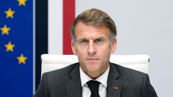 Macron se reúne con representantes estudiantiles en medio de la crisis social y las violentas protestas en Francia