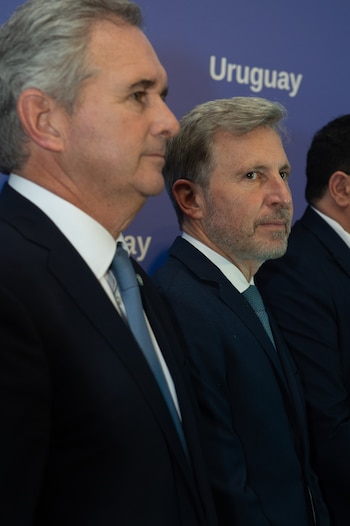 201° aniversario de la declaratoria de la independencia nacional - Embajada de Uruguay