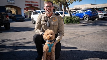 Un oficial de policía adoptó