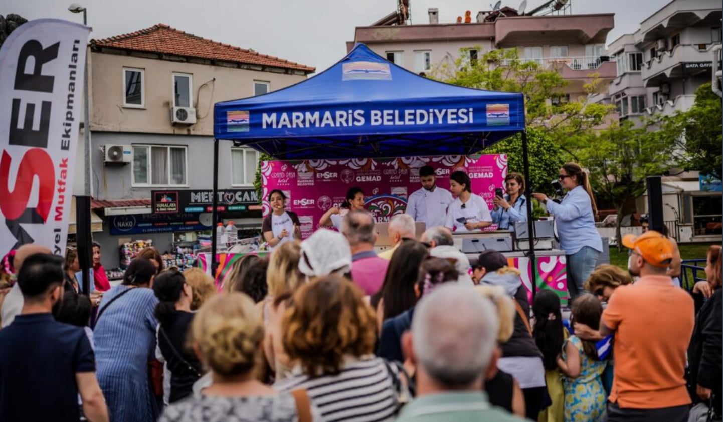 Integrantes de la delegación salvadoreña en el stand de El Salvador durante el Marmaris Latin Fest 2026 en Turquía./(Ministerio de Relaciones Exteriores)