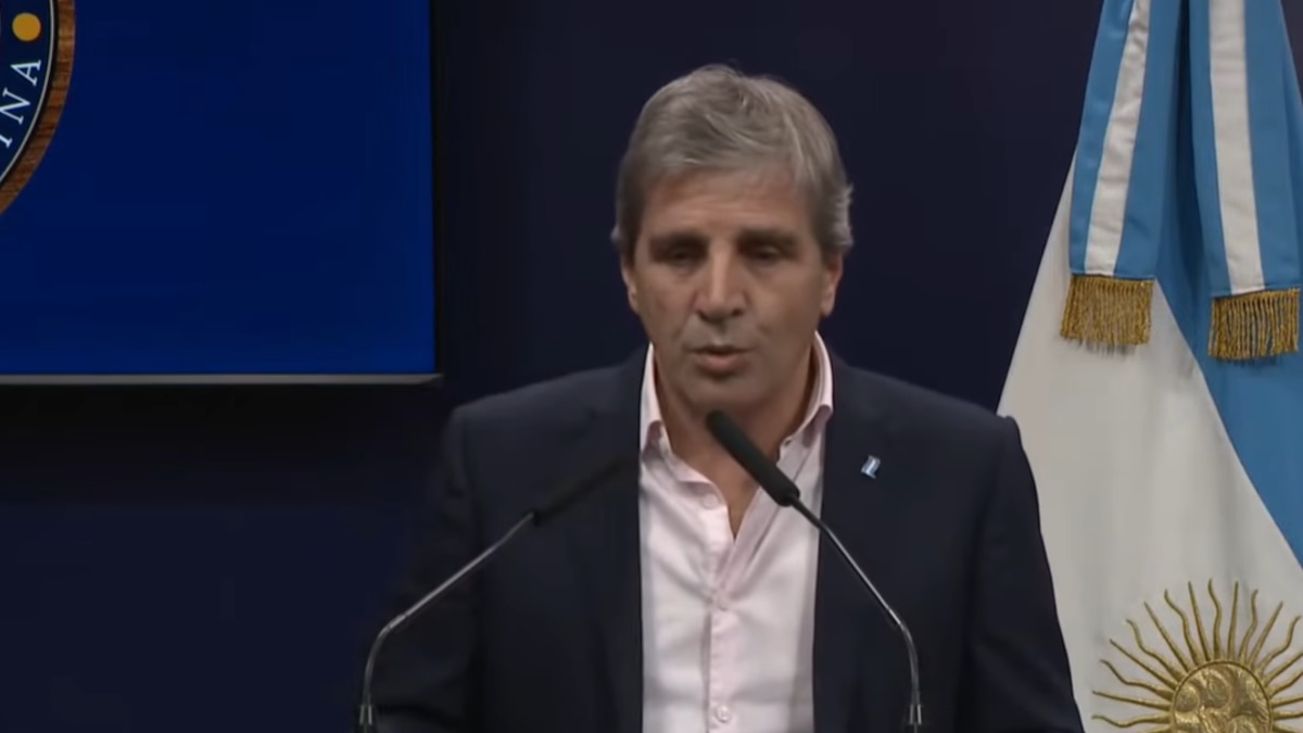 Caputo dio precisiones sobre el Súper RIGI: “Estamos hablando de una inversión que puede ser de USD 20 mil o USD 30 mil millones” - Infobae