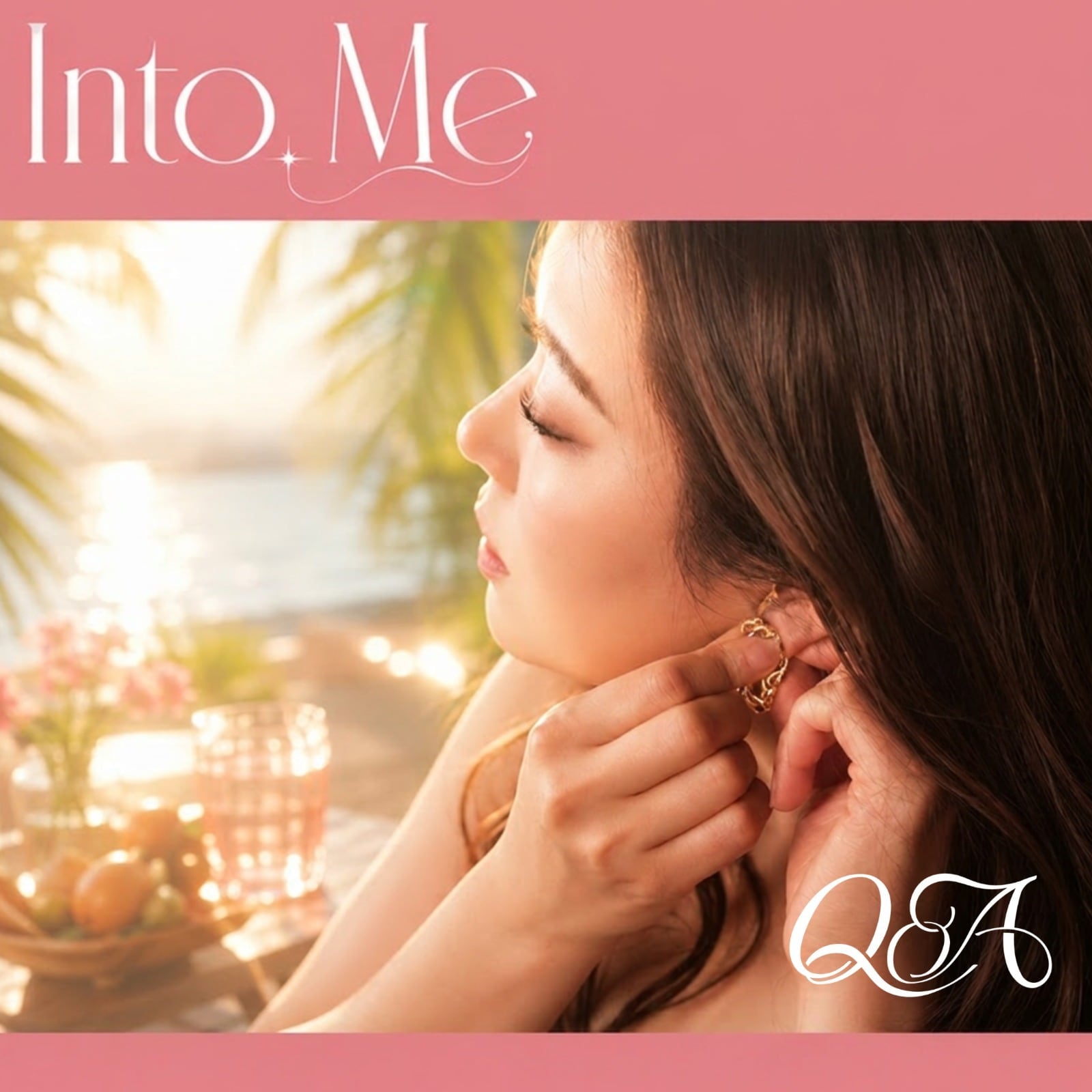 “Into Me”, presentado en julio en Londres, es el primer sencillo de QoA como solista
