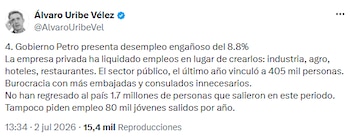 Álvaro Uribe Vélez cuestionó contratación excesiva en el sector público durante la gestión de Gustavo Petro - crédito @AlvaroUribeVel/X