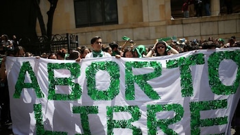 Denuncian a la ministra de