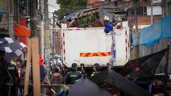 Cuatro volquetas del Distrito retiraron 42 toneladas de residuos en los sectores de San Bernardo y Tercer Milenio - crédito Secretaría de Seguridad