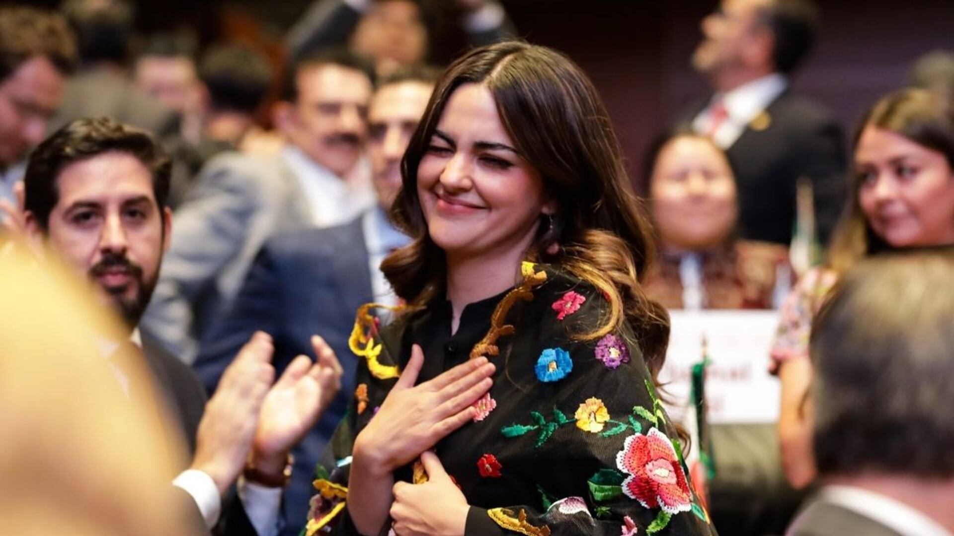 La senadora señaló a un medio de comunicación por misoginia | Foto: IG @andreachaveztre