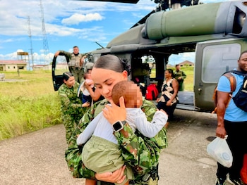 El ICBF verificará la situación de los dos menores rescatados tras el secuestro del ELN en Chocó - crédito prensa Fuerzas Militares