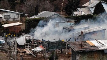 Tras la tragedia en el Dos de Abril piden ayuda para la gente que lo perdió todo - Image 3