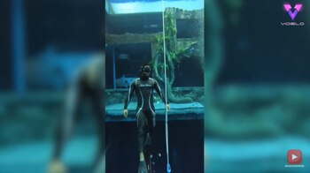 01-10-2021 Un buceador de apnea descubre la "ciudad perdida" en la piscina más profunda del mundo situada en Dubái .
MADRID, 1 oct. (EDIZIONES) Deep Dive Dubái, situada en el barrio Nad Al Sheba de Dubái, posee el récord mundial Guinness como la piscina más profunda del mundo, con una profundidad de 60 metros, arrebatándole el récord anterior al Deepspot de Polonia, que tiene una profundidad de más de 45 metros.
POLITICA
YOUTUBE - VIDELO