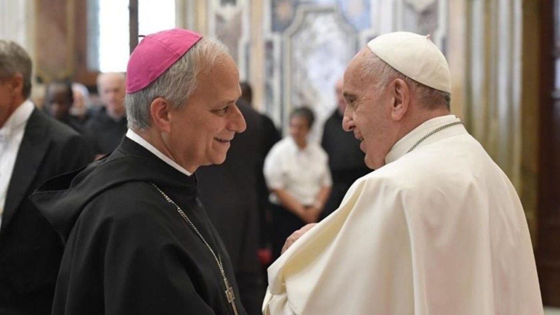 El entonces cardenal Robert Prevost y el papa Francisco, (San Pedro, Vaticano)