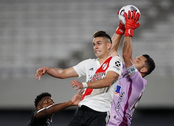 Viera ante Rafael Santos Borré,