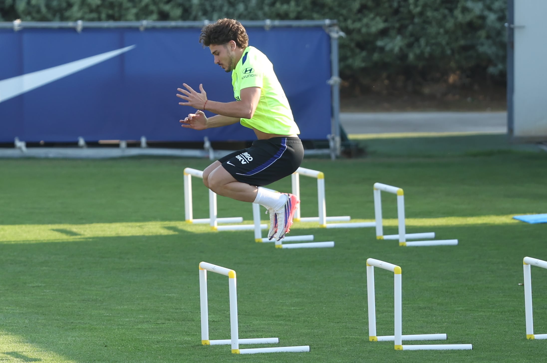 Julián Álvarez sigue sin entrenarse con el Atlético de Madrid por tercer día consecutivo en medio del conflicto por su futuro. (EFE/ Kiko Huesca)