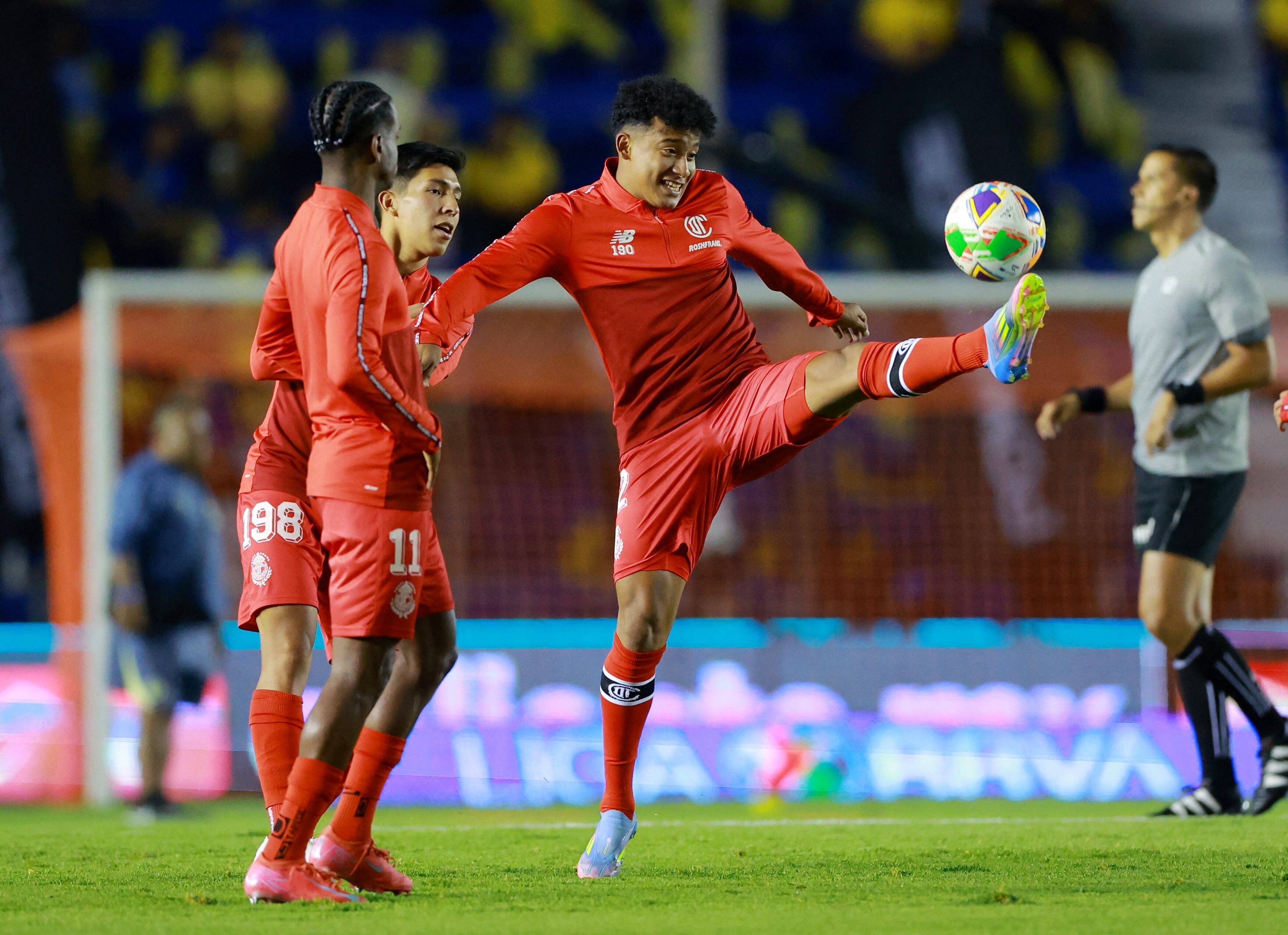 Isaías Violante fue presentado como nuevo jugador del América. REUTERS/Raquel Cunha