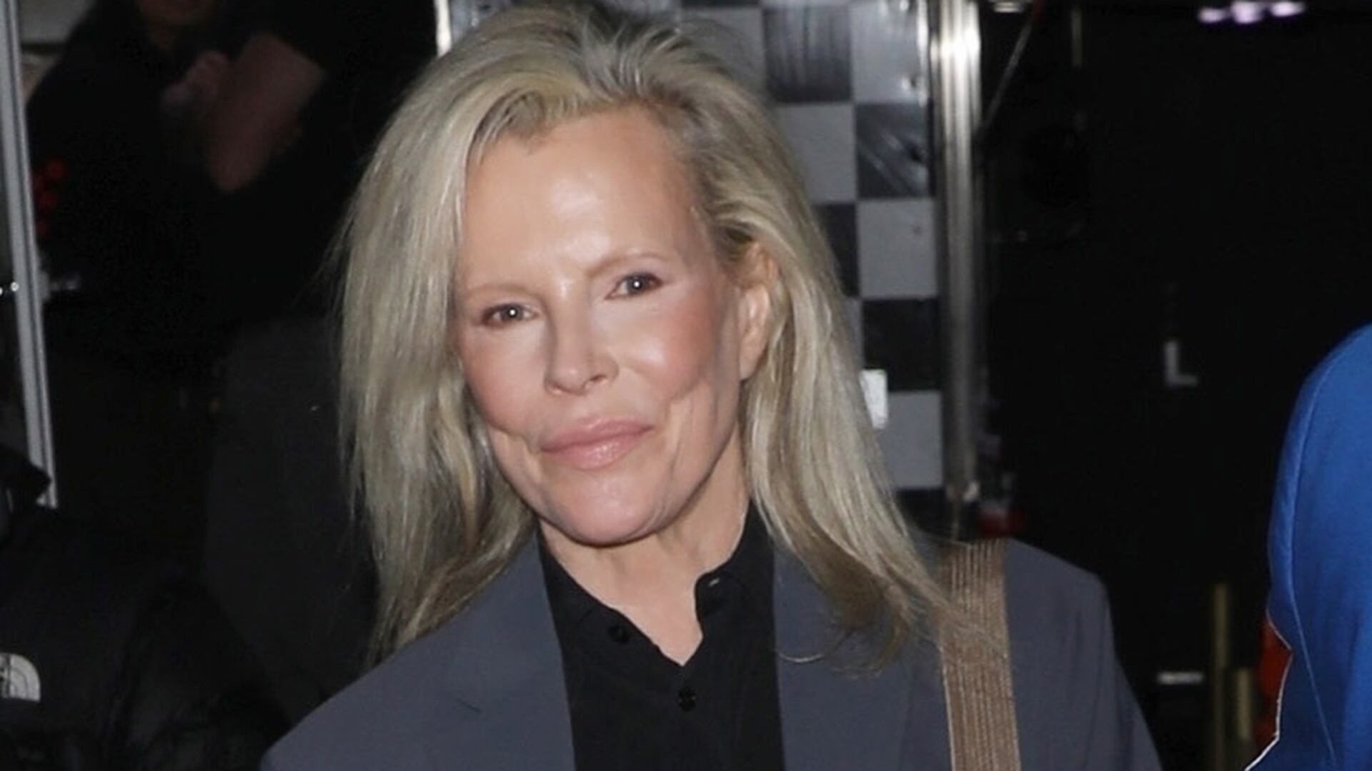 Kim Basinger exigió cambios en el guion y pidió la salida del director de fotografía (Backgrid/The Grosby Group)