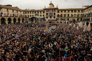 ARCHIVO - Fieles católicos asisten
