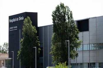 Fachada del Hospital de Dénia.