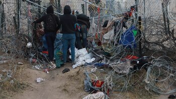 Cuatro detenidos por traficar a