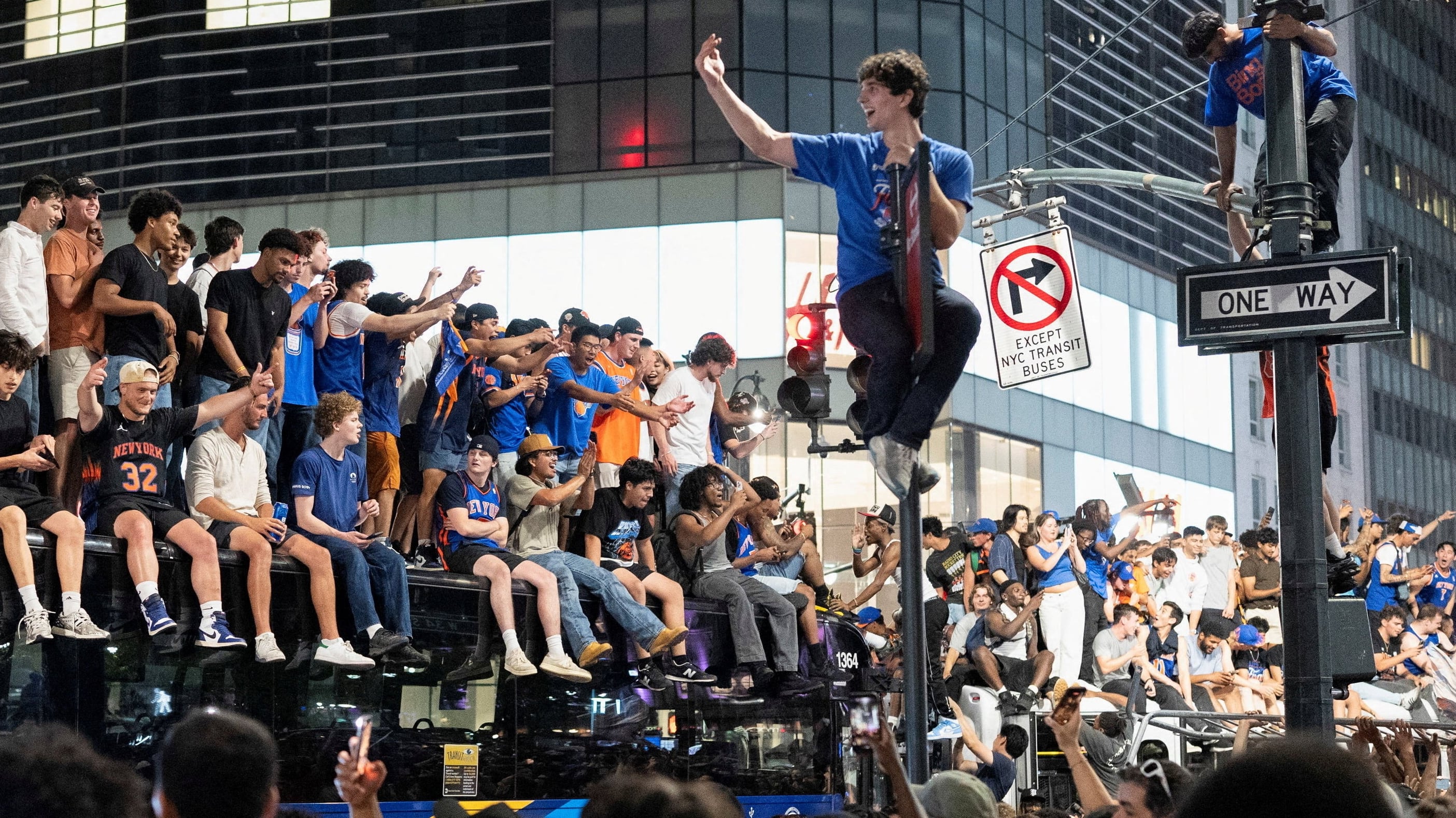 Nueva York celebra el tercer anillo de los Knicks y convierte Manhattan en una fiesta masiva