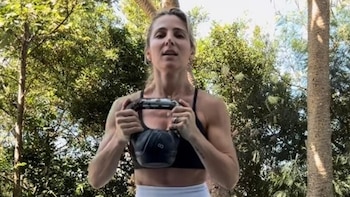 Elsa Pataky compartió la rutina funcional que le permite lucir una espalda definida a los 49 años