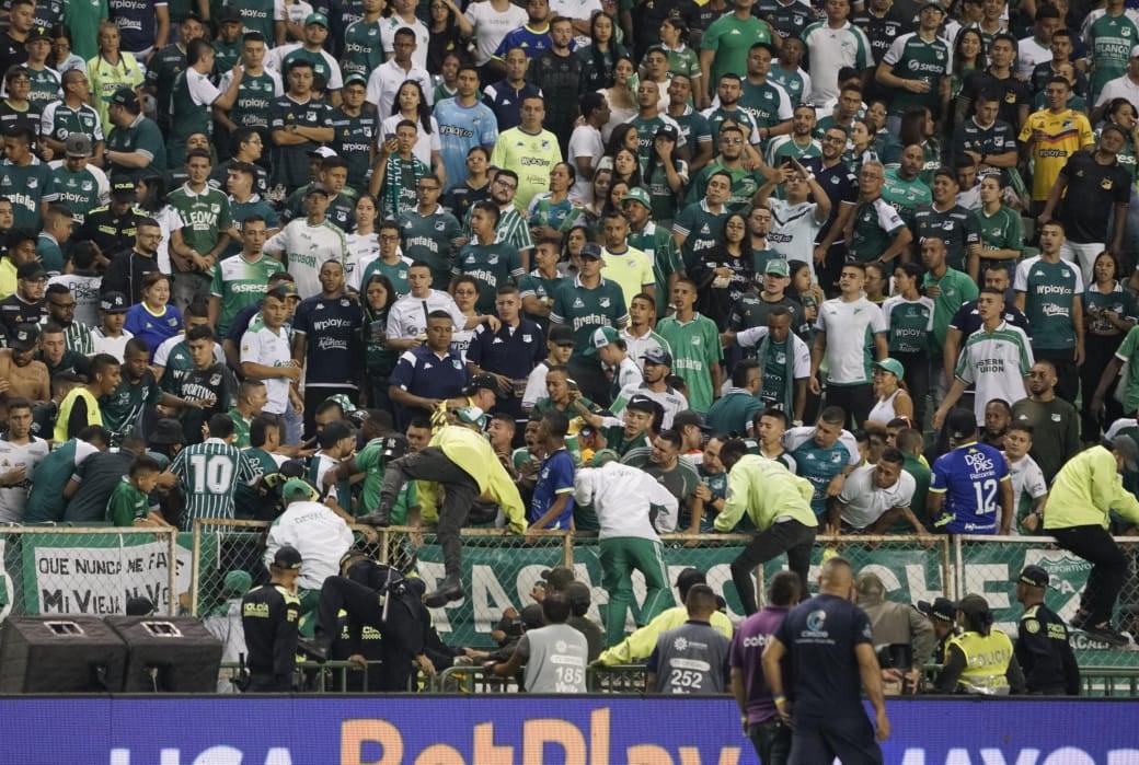 Portar armas, invadir la cancha, promover violencia o desobedecer instrucciones logísticas puede acarrear sanciones de la Ley 1445 y prohibición de asistir a escenarios deportivos - crédito Colprensa