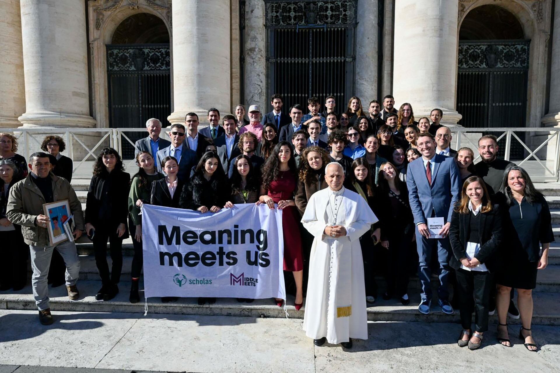 El papa León XIV junto a los estudiantes de Israel, Palestina y los Estados Unidos
