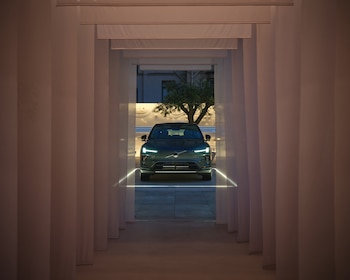 Más que un vehículo eléctrico, plantea una nueva relación entre conductor, inteligencia artificial y seguridad avanzada.