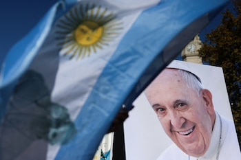 Numerosas diócesis coordinan misas, peregrinaciones y caravanas misioneras en lugares emblemáticos vinculados a la vida de Jorge Bergoglio. (REUTERS/Cristina Sille)