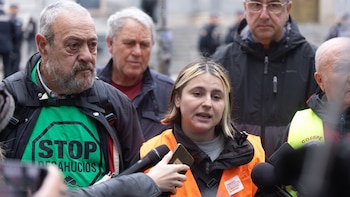 El Sindicato de Inquilinas avisa de que lo "encendido" en Sol "no va a parar" aunque Maricarmen pueda volver a su casa