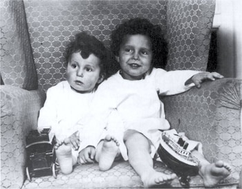 Los hermanos Navratil viajaban en