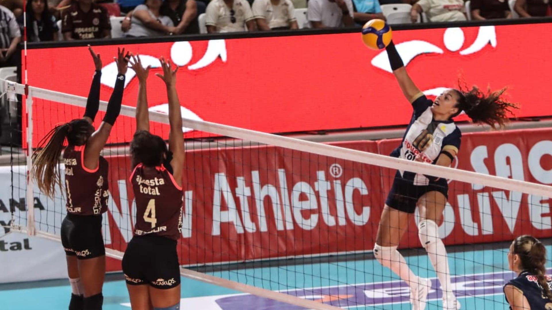 Universitario y Alianza Lima protagonizarán el partido más atractivo de la fecha 9 de la Liga Peruana de Vóley 2025/26. Crédito: LPV