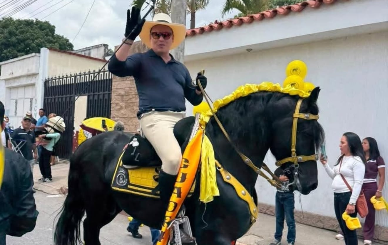 Mario Estrada Ruano participó en el Desfile Hípico de Jalapa. (Redes Sociales)