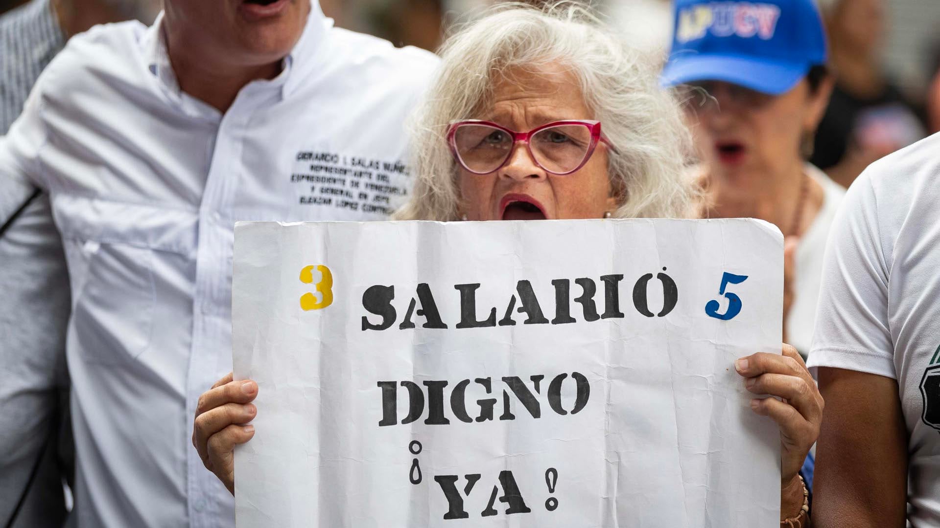 Los trabajadores del sector educativo exigen mejoras salariales y denuncian el pésimo estado de los planteles.