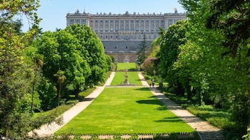 Los jardines y parques más bonitos de Madrid: de un búnker de la Guerra Civil al monumento de Bécquer